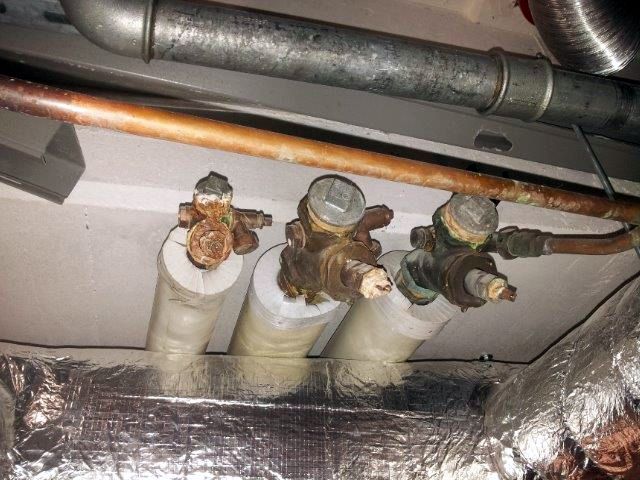 Abgetrennte Bestandsleitungen nicht zurückgebaut – typischer Mangel in einer Trinkwasserinstallation