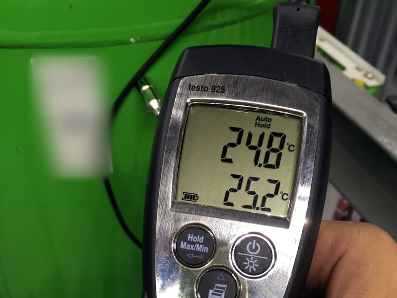 Temperaturmessung an einer Trinkwasserleitung: Kaltwasser mit 25,2 °C