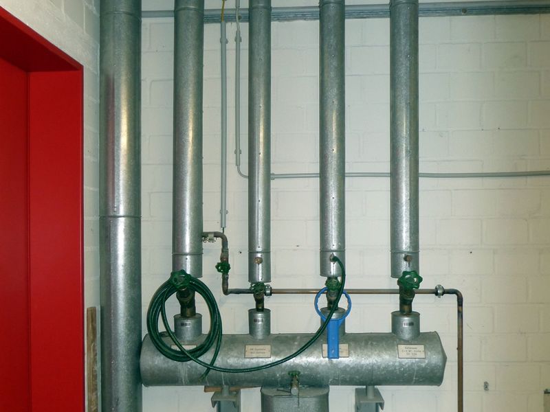 Gartenschlauch an der Trinkwasserverteilung – Mangel in einer Trinkwasserinstallation